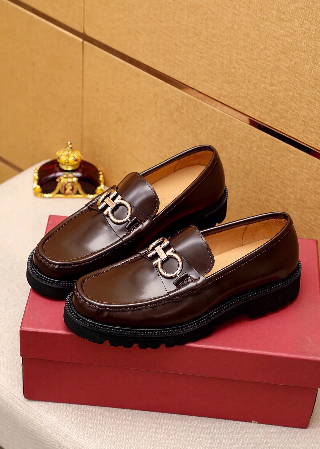 Men's shoes 💰580 💐 Product trademark: Ferragamo "Ferragamo" casual leather shoes Regular size: 38-44 (45.46🉑️customized) Product materials: Selected imported first-layer open-edge beaded cowhide leather upper + luxury hardware buckle, imported water-dyed cowhide leather lining. Strong three-dimensional visual effect, original outsole color: 4⃣️seed leather materials available